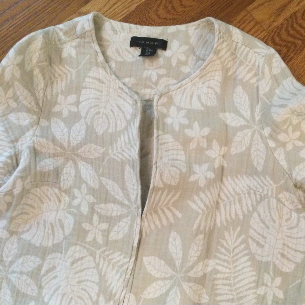 Tahari- Beautiful Long Linen Blazer with Open front. Size M - Picture 5 of 12